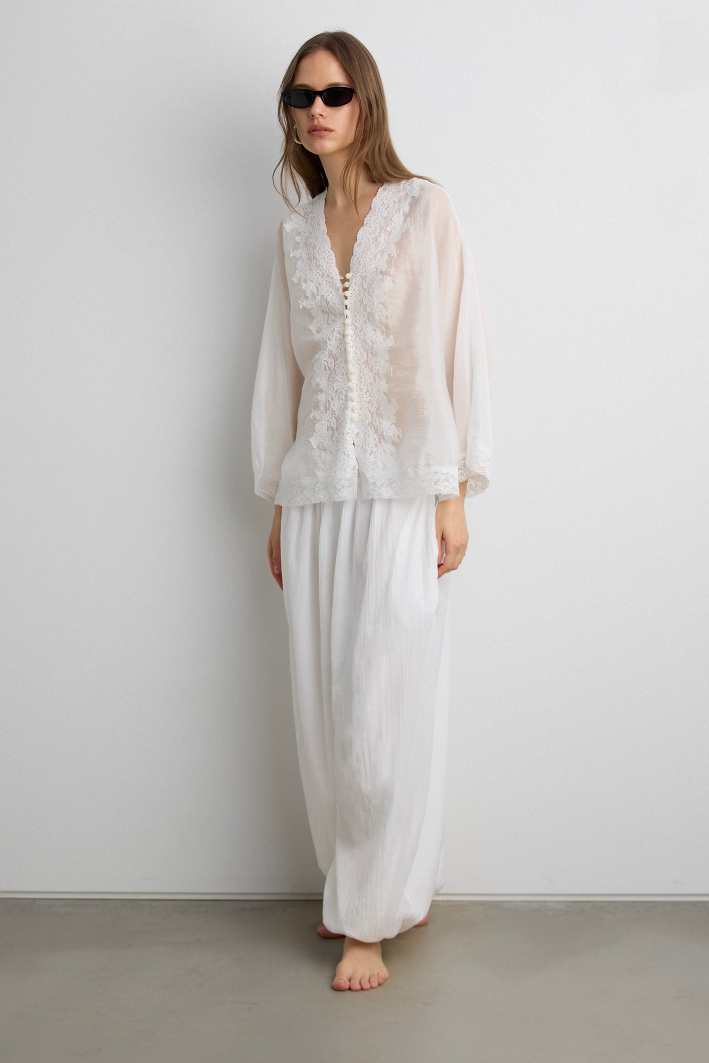 VINTAGE FLORAL LACE BLOUSE