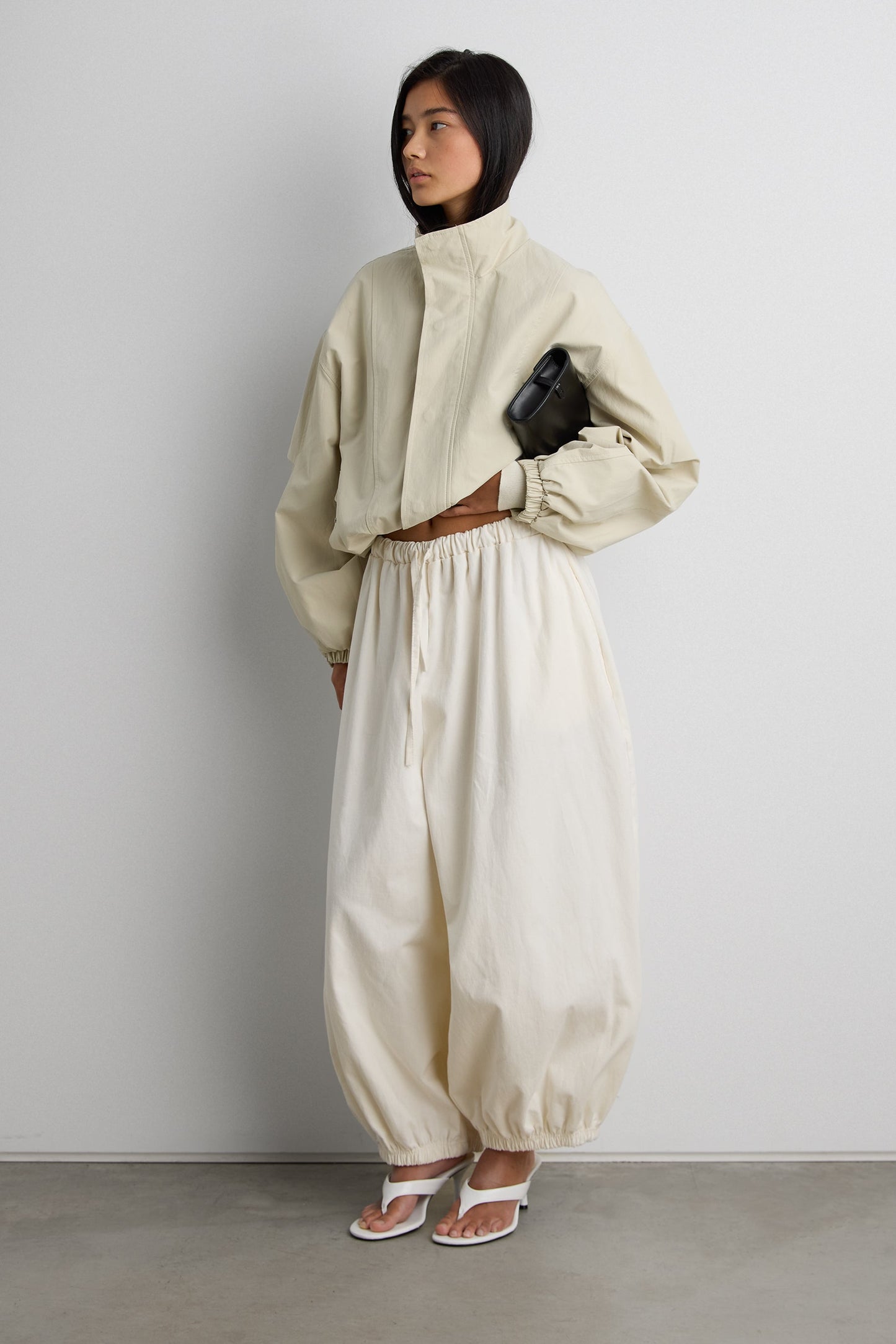 HIGH FUNNEL NECK CROPPED DRAWSTRING JACKET