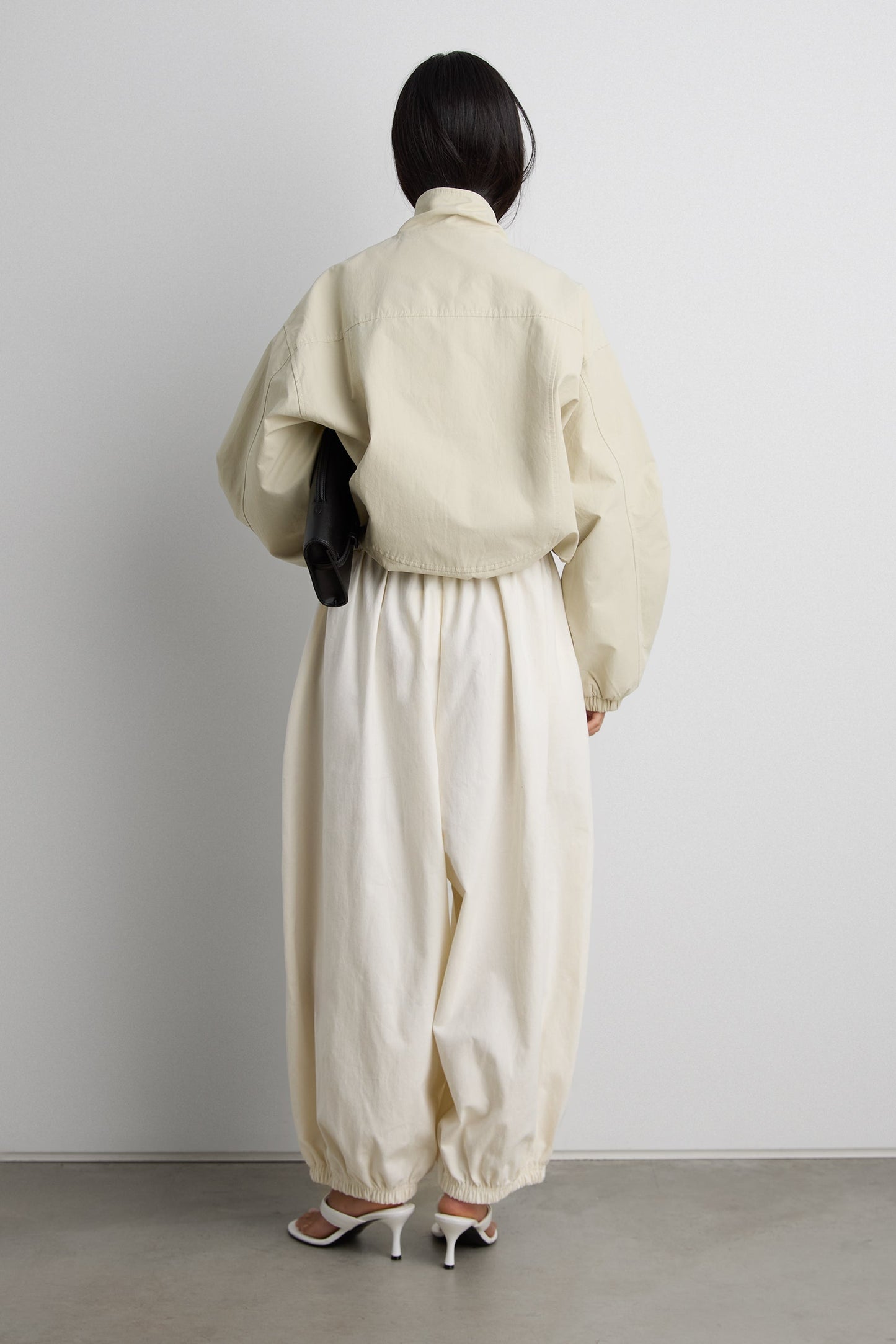 HIGH FUNNEL NECK CROPPED DRAWSTRING JACKET
