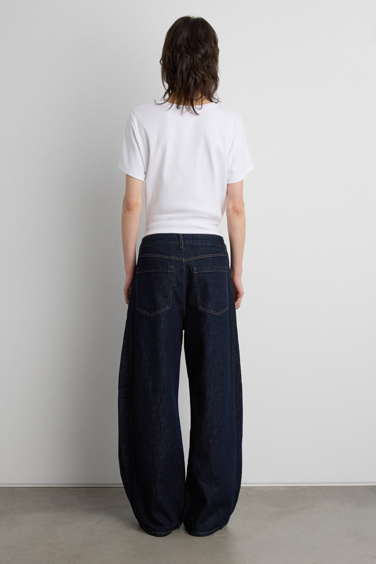 HIGH RISE BARREL LEG JEAN WITH FRONT SEAM DETAIL