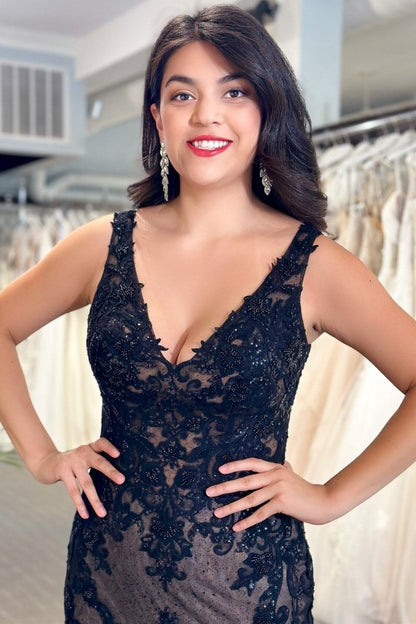Black Tulle Appliques V-Neck Trumpet Long Wedding Dress