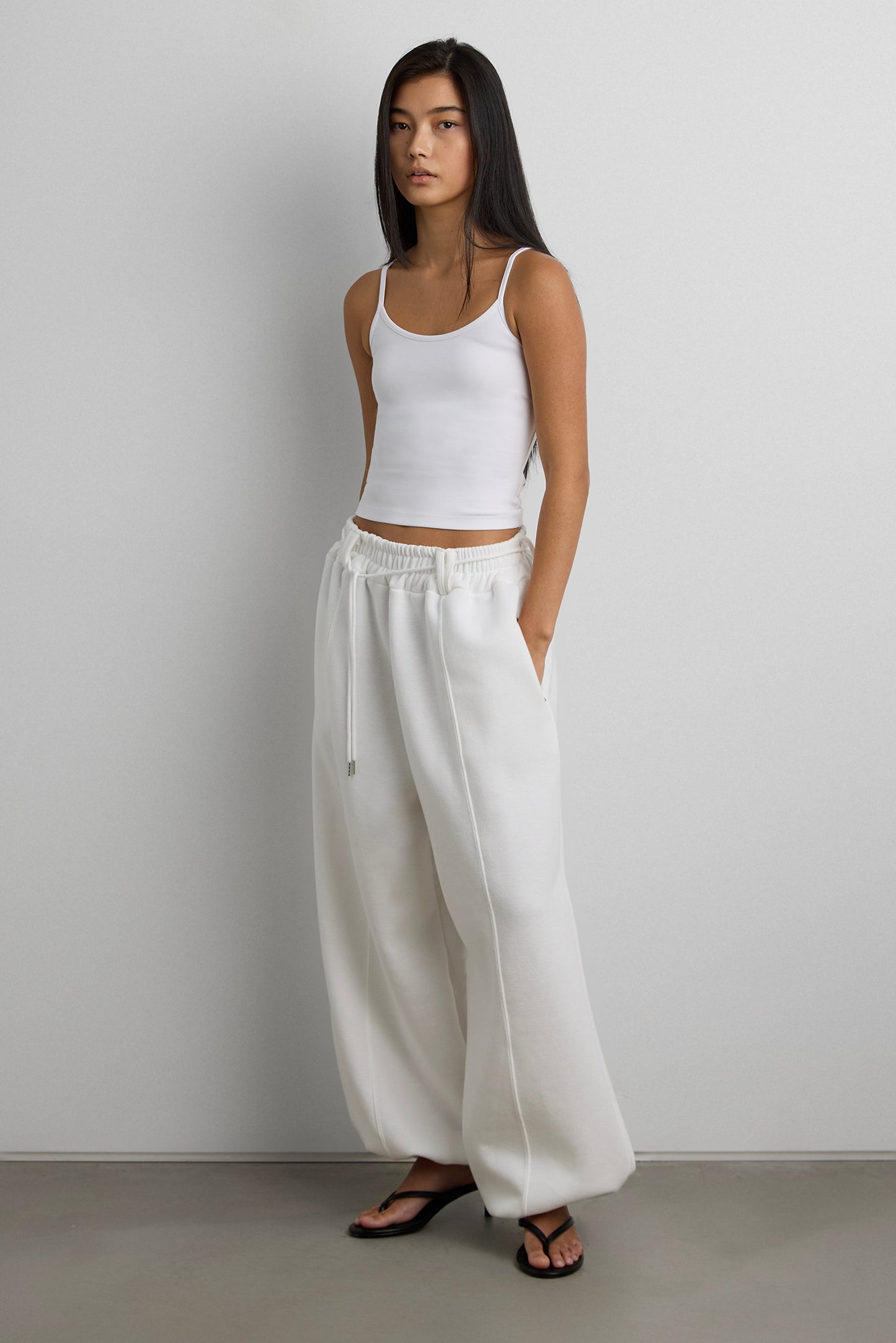WIDE LEG SWEATPANT WITH DRAWSTRING