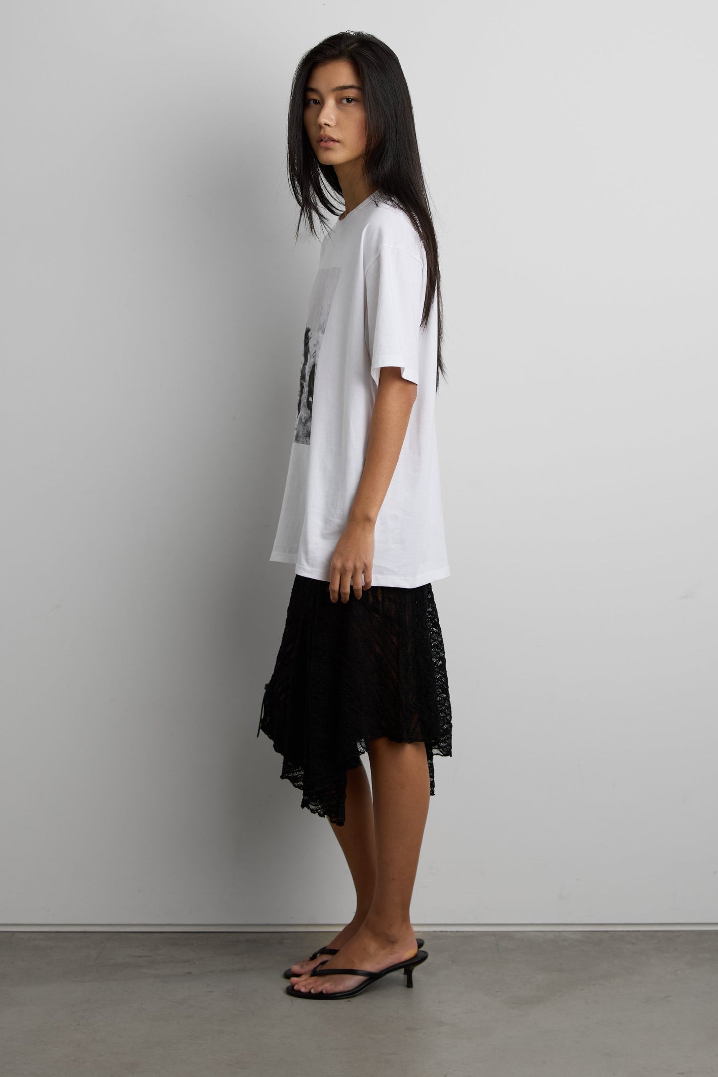 FRIENDSHIP GRAPHIC T-SHIRT
