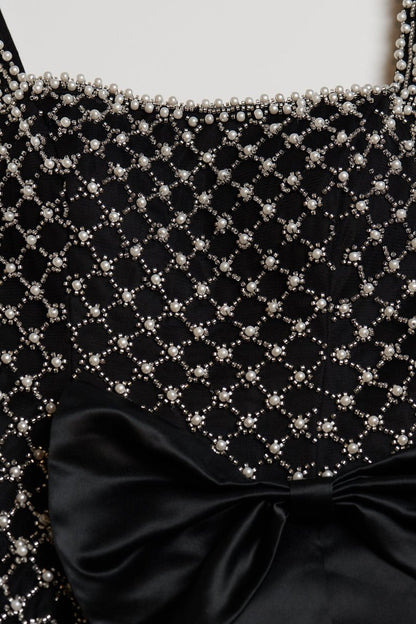 Black Spaghetti Straps Sheath Satin Beaded Formal Prom Dresses With Bowknot