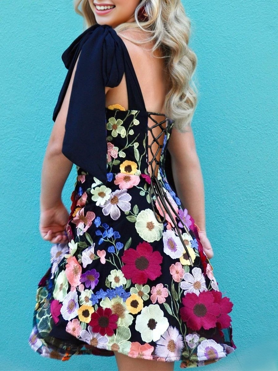 Black - Sweetheart Bow Strap A-Line Homecoming Dress With Floral Appliques